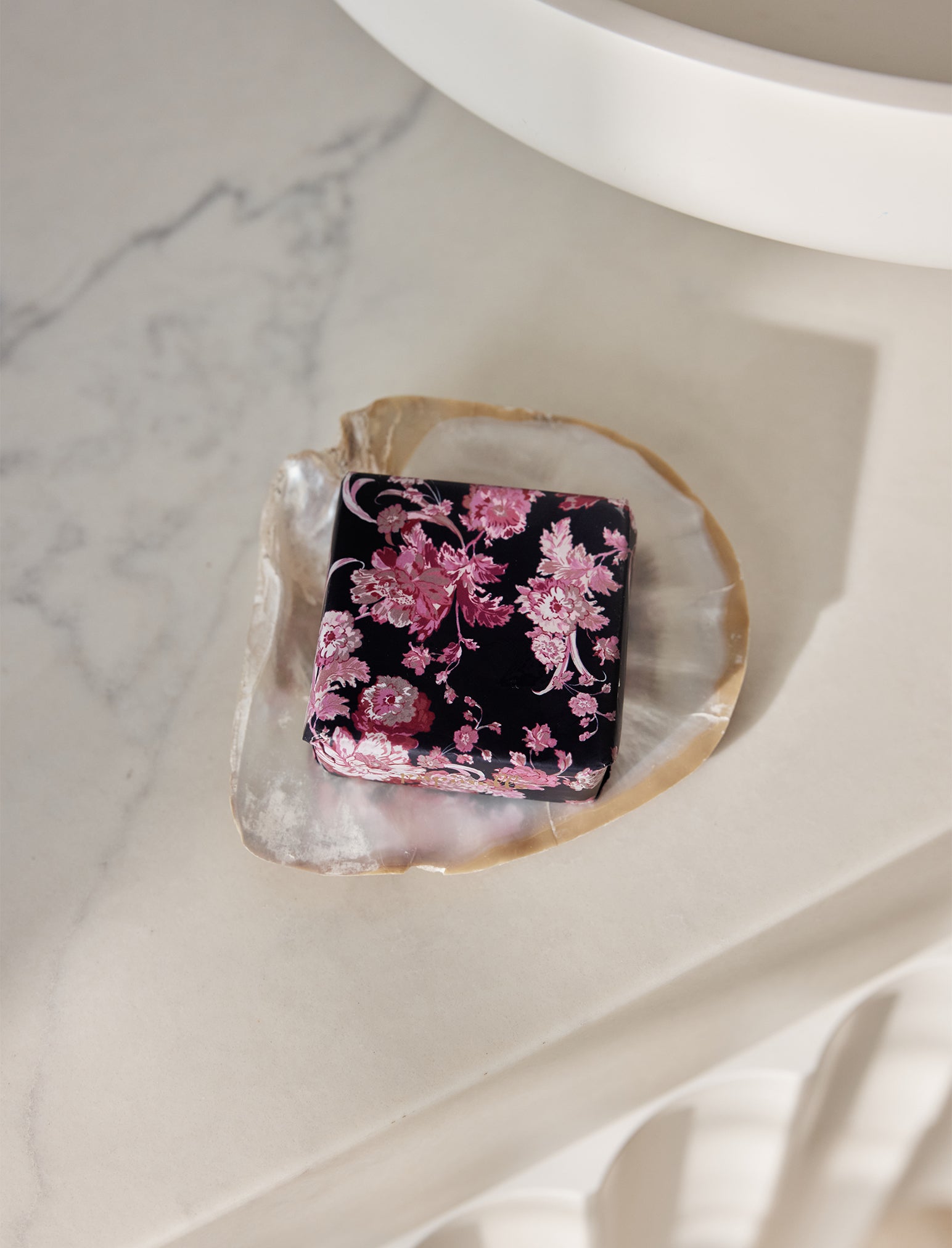 Madelyn Wisteria Bath Cube